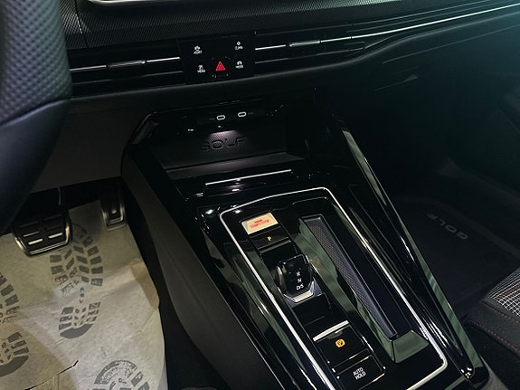Volkswagen Golf VIII 17 of 22