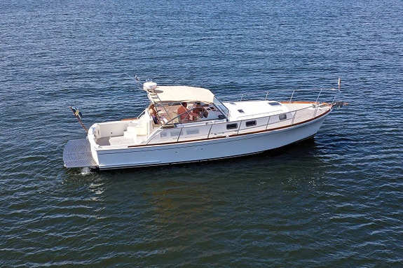 Eastbay 38 Express 5 of 5