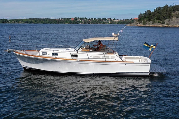 Eastbay 38 Express