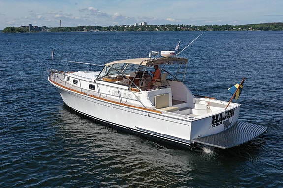 Eastbay 38 Express 3 of 5