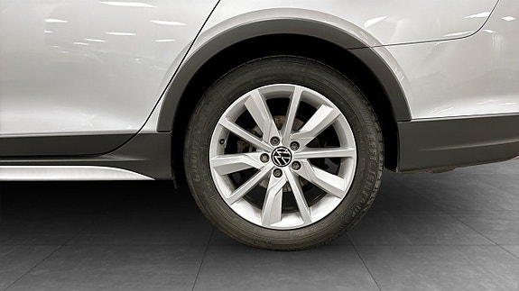 Volkswagen Golf Alltrack 6 of 12