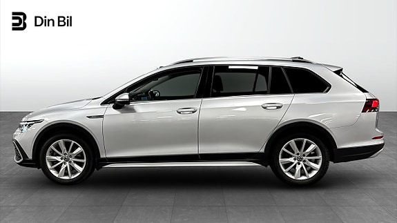 Volkswagen Golf Alltrack 2 of 12