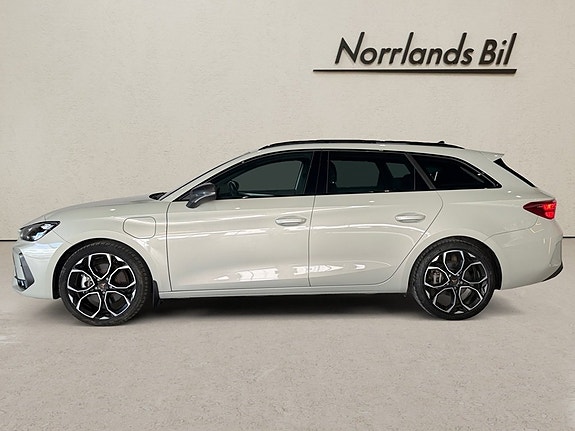 Cupra Leon 2 of 5