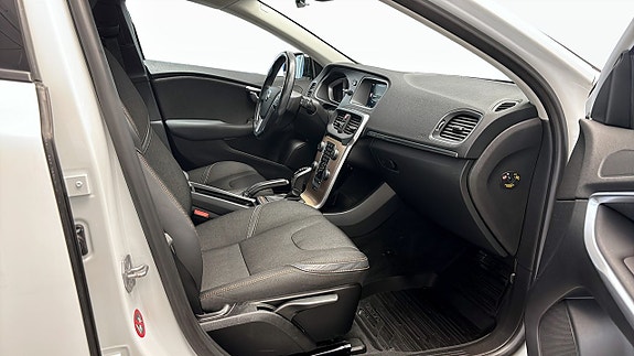 Volvo V40 Cross Country 11 of 13