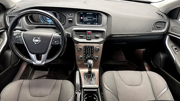 Volvo V40 Cross Country 10 of 13