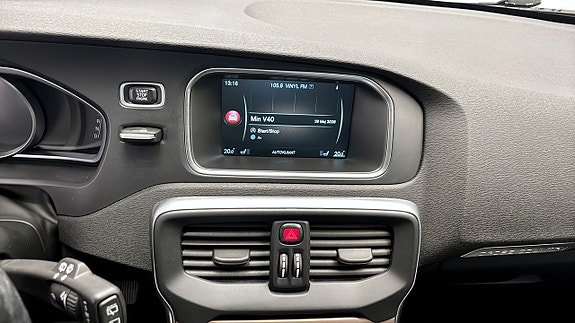 Volvo V40 Cross Country 9 of 13