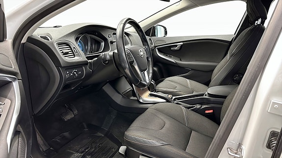 Volvo V40 Cross Country 7 of 13
