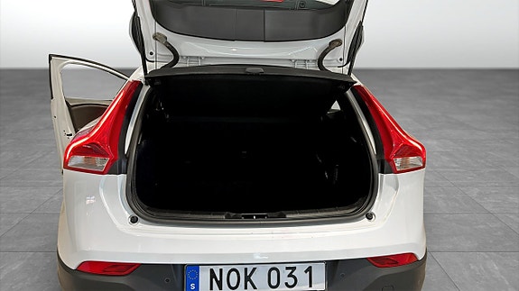 Volvo V40 Cross Country 13 of 13