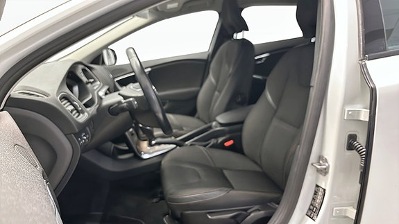 Volvo V40 Cross Country 8 of 13