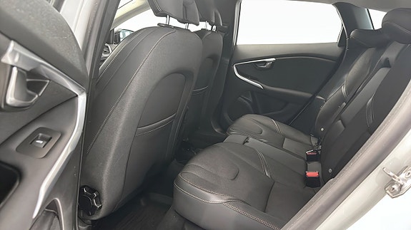 Volvo V40 Cross Country 12 of 13