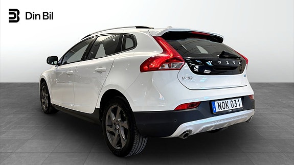 Volvo V40 Cross Country 3 of 5