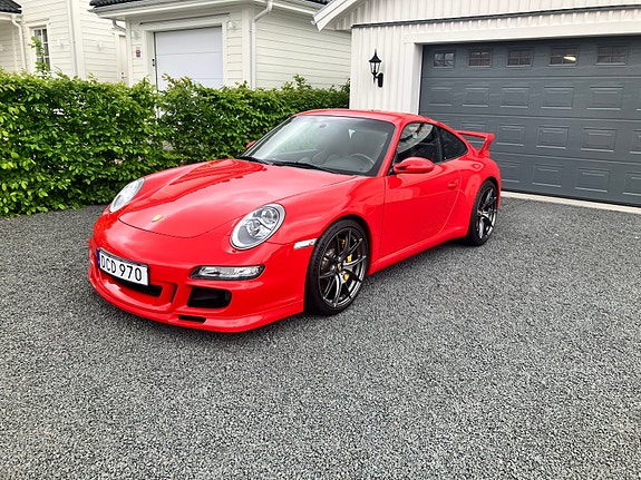 Porsche 911 Carrera S 2 of 5