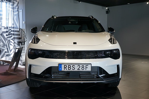 Lynk & Co 01 2 of 11