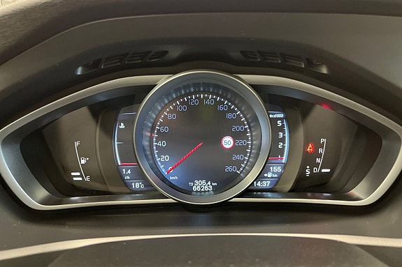 Volvo V40 14 of 21