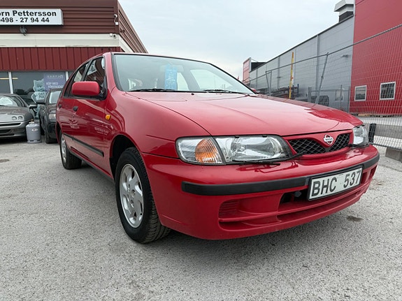Nissan Almera 3 of 5