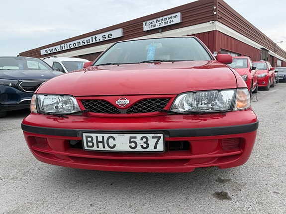 Nissan Almera 4 of 5