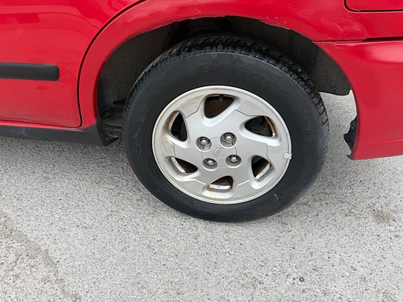 Nissan Almera 19 of 20