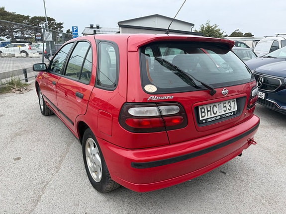Nissan Almera 11 of 20