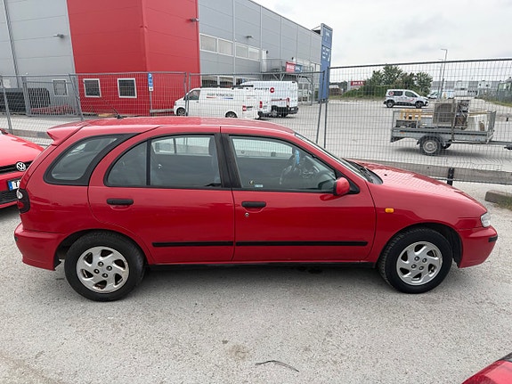Nissan Almera 6 of 20