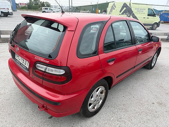 Nissan Almera 9 of 20
