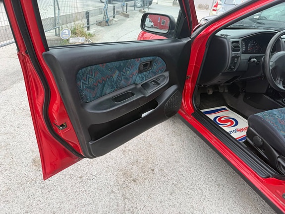 Nissan Almera 17 of 20