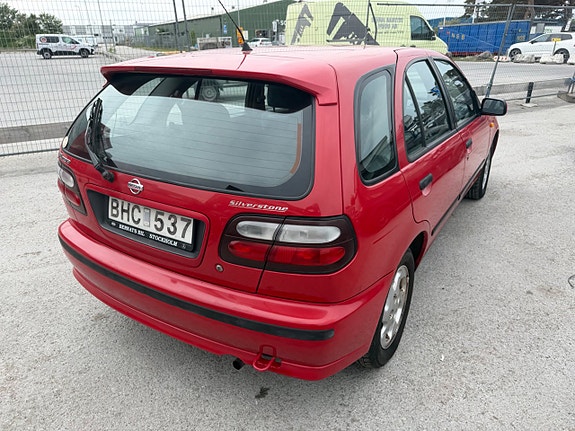 Nissan Almera 8 of 20