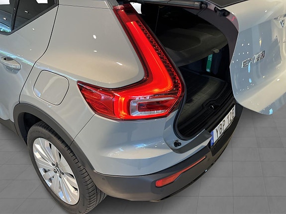Volvo EX40 13 of 19