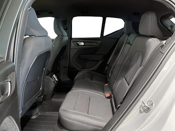 Volvo EX40 7 of 19