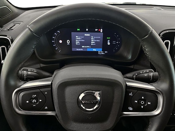 Volvo EX40 17 of 19