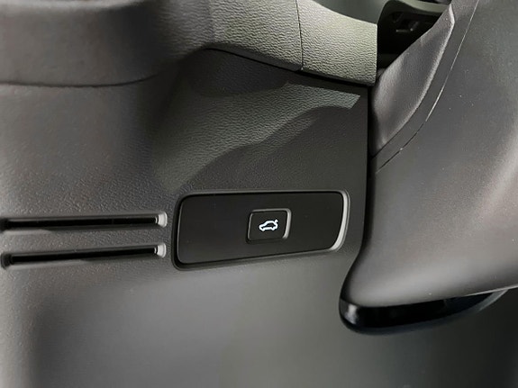 Volvo EX40 15 of 19