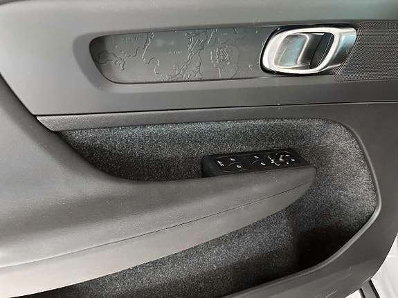 Volvo EX40 14 of 19