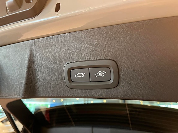 Volvo EX40 12 of 19