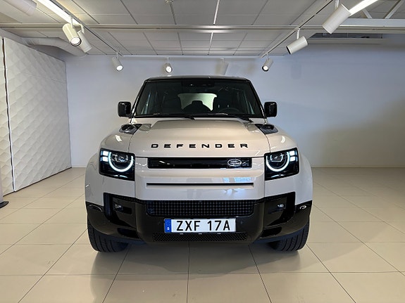 Land Rover Defender 110 2 of 5