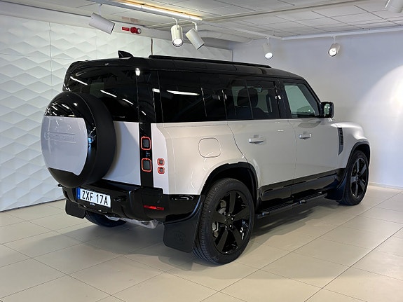 Land Rover Defender 110 3 of 5