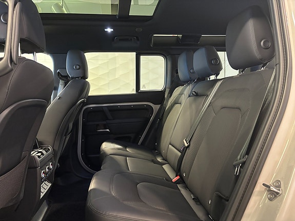 Land Rover Defender 110 6 of 13