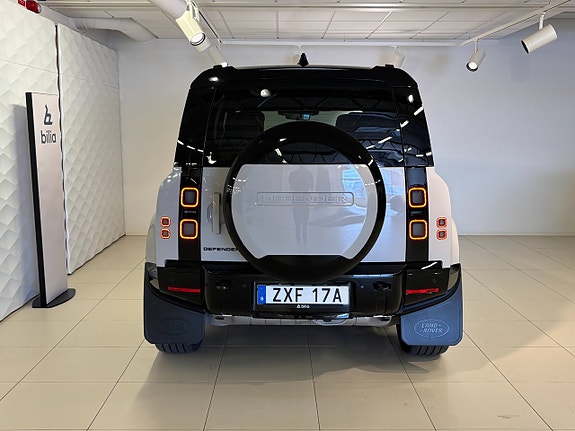 Land Rover Defender 110 4 of 5
