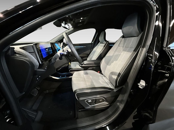 Renault Scenic E-Tech 9 of 16