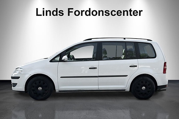 Volkswagen Touran 2 of 5