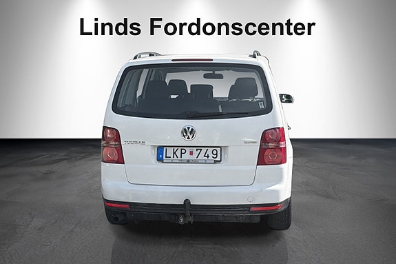 Volkswagen Touran 4 of 5