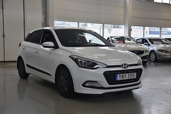 Hyundai i20 2 of 5