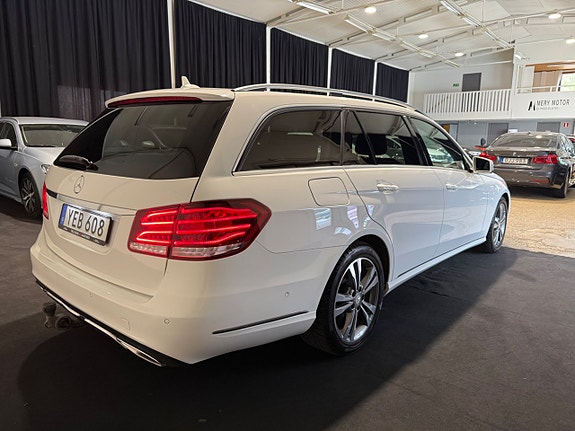 Mercedes-Benz E220 4 of 5