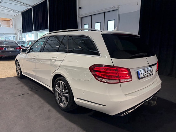 Mercedes-Benz E220 3 of 5