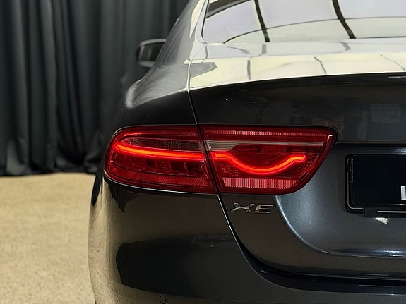 Jaguar XE 15 of 29