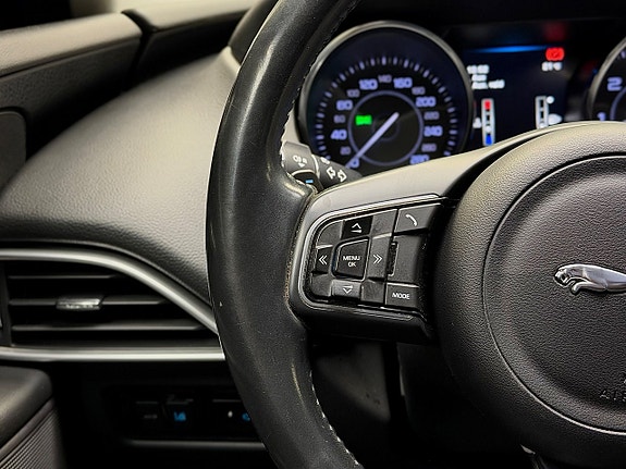 Jaguar XE 24 of 29
