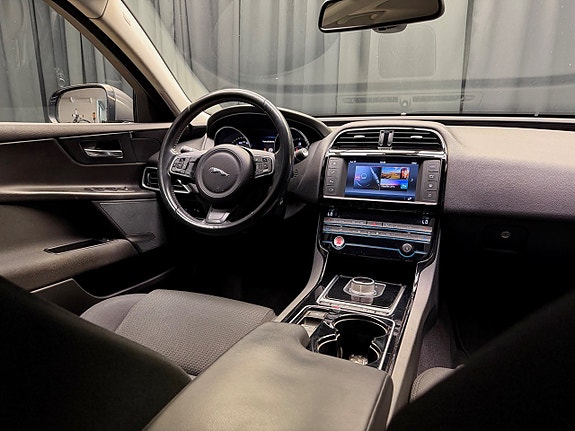 Jaguar XE 21 of 29