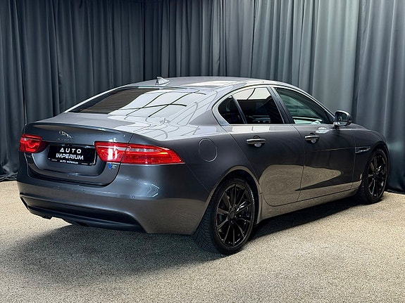 Jaguar XE 11 of 29