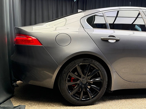 Jaguar XE 8 of 29