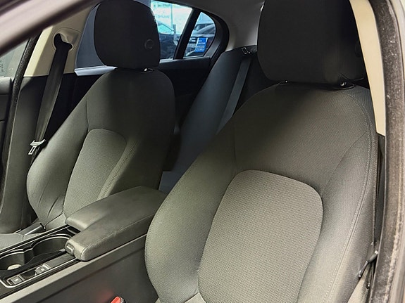 Jaguar XE 19 of 29