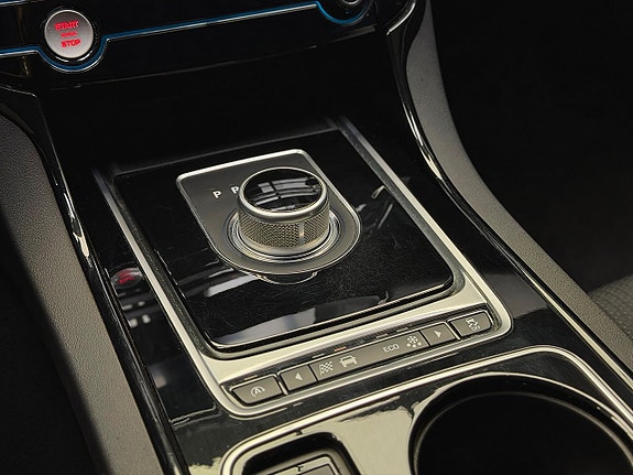 Jaguar XE 29 of 29