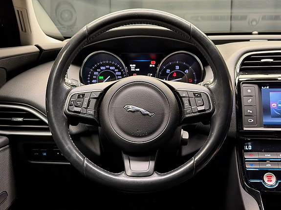 Jaguar XE 22 of 29